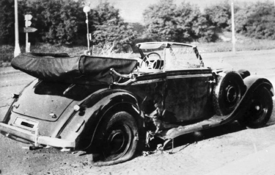 Heydrichův vůz po útoku (27. 5. 1942)