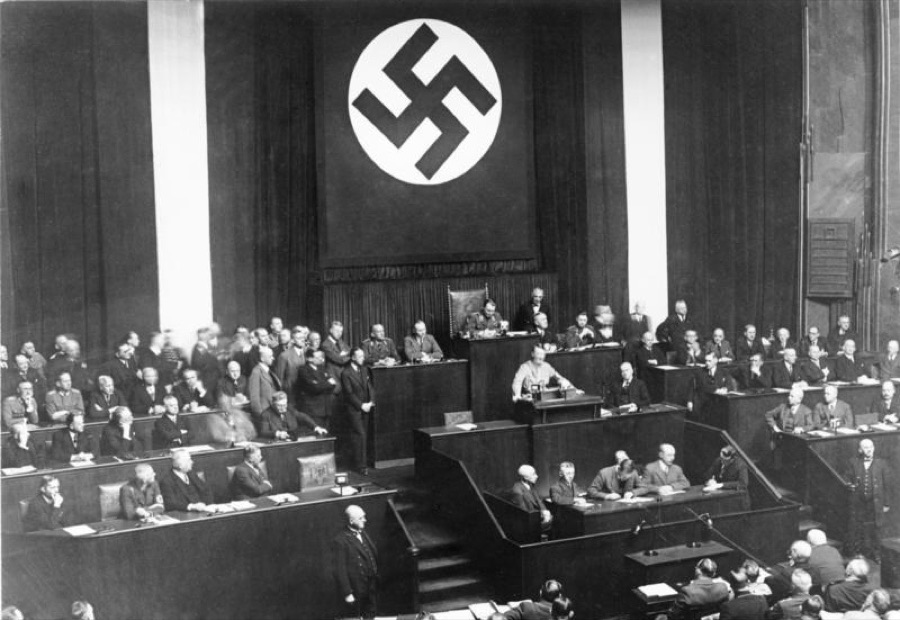 Hitler v Říšském sněmu (23. 3. 1933)