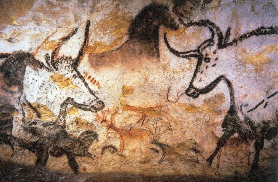Jeskyně Lascaux (asi 17 000 let)