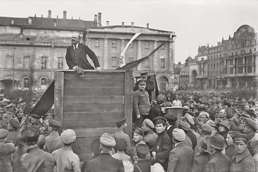 Lenin na Sverdlovově náměstí (1920)